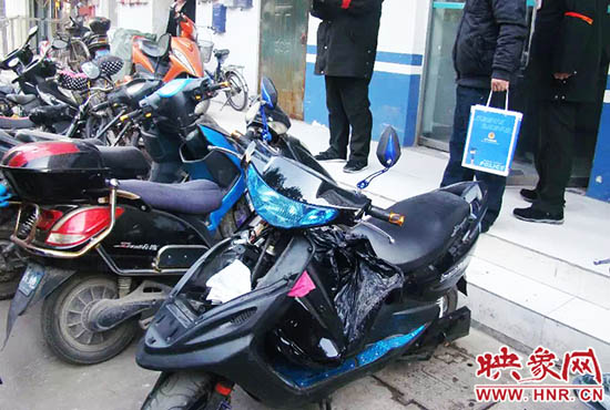 被撬的電動車。