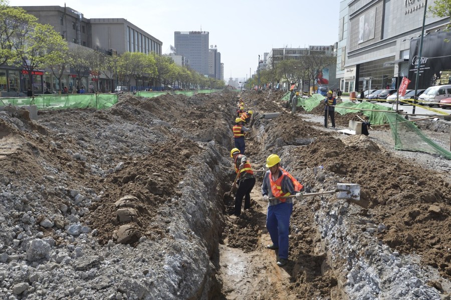 4月23日，太原，施工中的府西街。