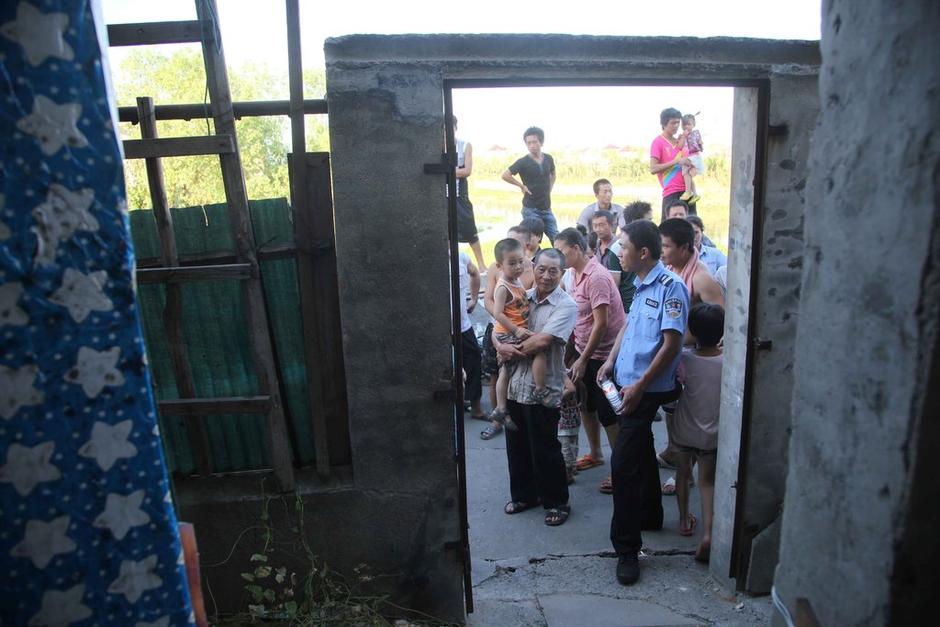 2013年08月06日消息，浙江省嘉興市秀洲區(qū)油車港鎮(zhèn)濮家灣村蠟燭浜一帶，是典型的城中村。村中農(nóng)民房被分隔成許多間出租給附近打工者。