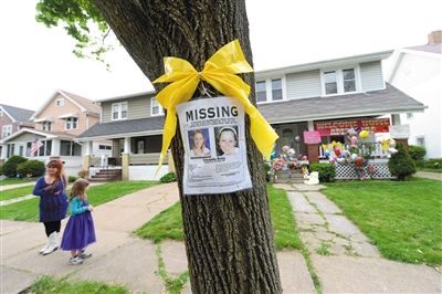 7日，當(dāng)?shù)貙ふ胰⒌膯⑹逻€在原處。