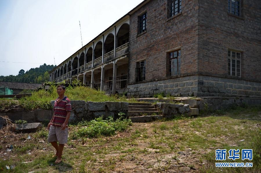 農(nóng)場(chǎng)棚戶區(qū)的最后留守家庭：留下的是回憶，迎來(lái)的是幸福