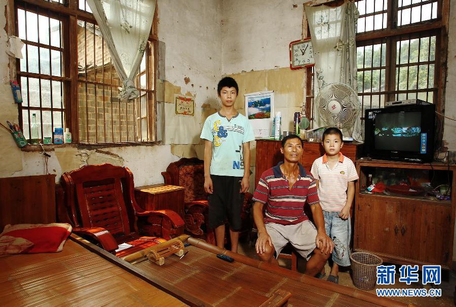 農(nóng)場(chǎng)棚戶區(qū)的最后留守家庭：留下的是回憶，迎來(lái)的是幸福