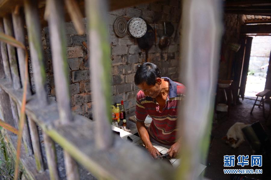 農(nóng)場(chǎng)棚戶區(qū)的最后留守家庭：留下的是回憶，迎來(lái)的是幸福