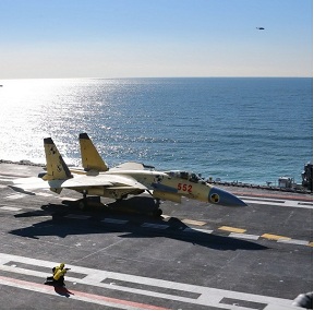 殲-15航母起降訓(xùn)練