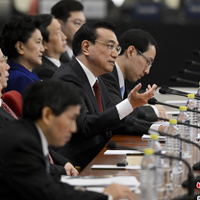 李克強(qiáng)會(huì)見(jiàn)中外記者