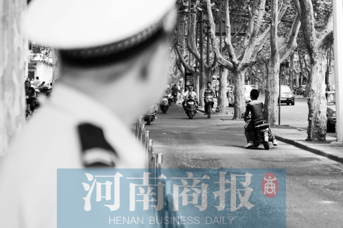 有警察，趕緊掉頭！