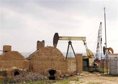 正在作業(yè)的揭蓋井，位于定邊縣紅柳溝鎮(zhèn)紅柳溝村。