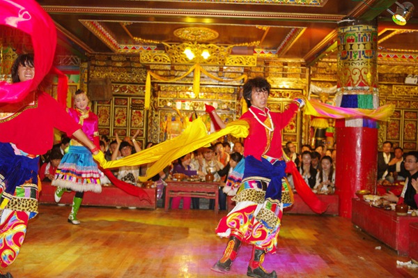 香格里拉導(dǎo)游：不交錢刀架脖子上