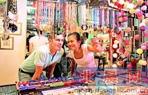 更多的購物樂趣要在夜市、跳蚤市場中慢慢發(fā)掘。