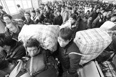 　　火車站人滿為患。新華社發(fā)