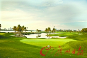 　　球場(chǎng)黃昏景色迷人?！　? complete=