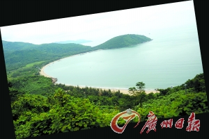 長長的沙灘海岸。