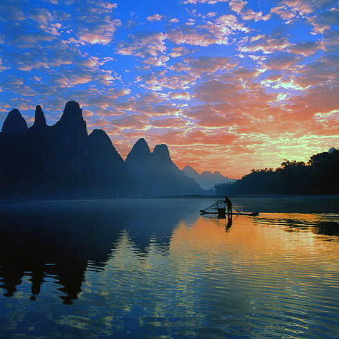 在這里就推薦幾天經典的徒步路線。