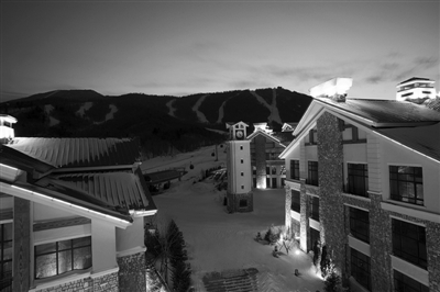 　　俯瞰亞布力,一個(gè)安靜的東北小鎮(zhèn),俄語(yǔ)“蘋(píng)果園”的意思?！? oldsrc=