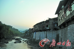 　　夕陽下的古鎮(zhèn)?！? complete=