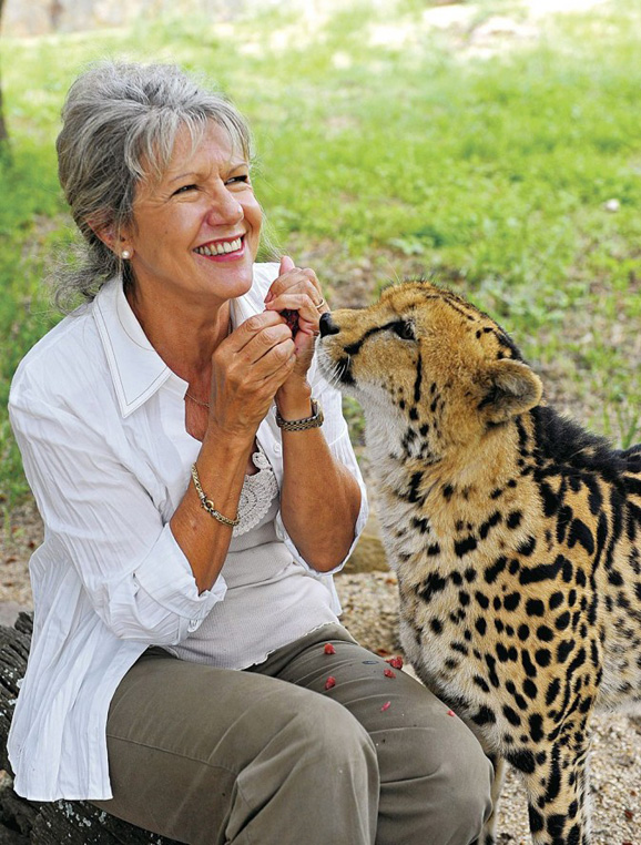 　　自然保護(hù)區(qū)、瀕危動(dòng)物 中心、奢華營(yíng)地酒店,無(wú)一不是Lente女士熱愛(ài)動(dòng)物和大自然的杰作