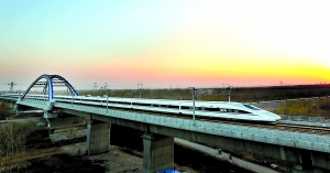 　　京廣高鐵連通南北大動脈。