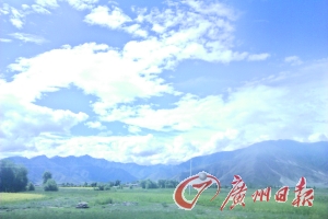 途中的大河煙波浩渺。