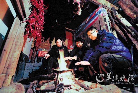 　　在土家人吊腳樓小住的那個夜晚,讓我想起了外婆家。