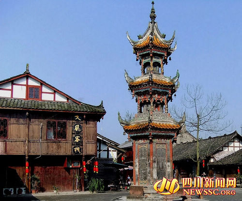 體驗(yàn)濃郁川西特色 “夫妻樹(shù)”下的西來(lái)古鎮(zhèn)