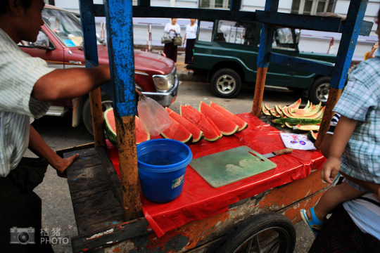 緬甸，繽紛的街邊平民小吃