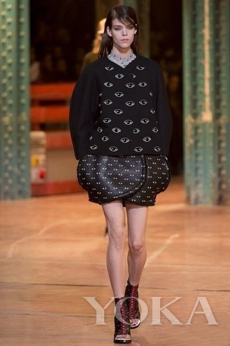 即將大熱LOGO出爐 女星領(lǐng)銜棄虎頭穿獨(dú)眼衛(wèi)衣 即將大熱LOGO出爐 女星領(lǐng)銜棄虎頭穿獨(dú)眼衛(wèi)衣