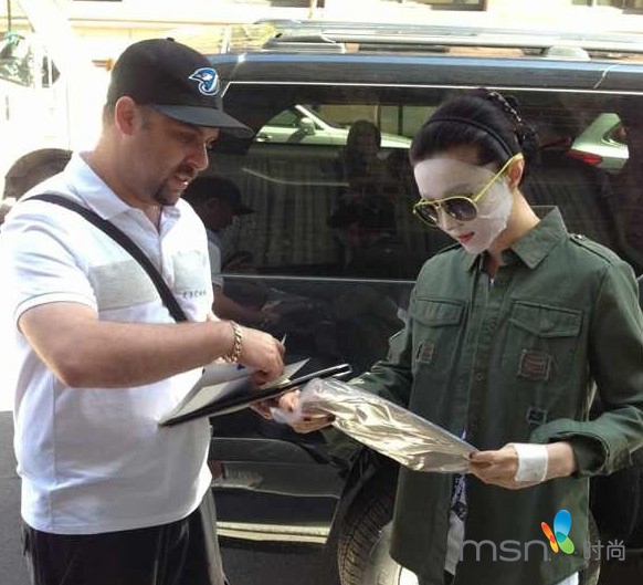 范冰冰又曬面膜照 一年敷700面膜專(zhuān)業(yè)戶(hù)