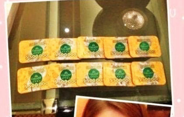 2013年4月，郭美美在網(wǎng)上曬出500萬賭場籌碼并稱“贏了錢回來做善事，捐助孤兒院和敬老院”。