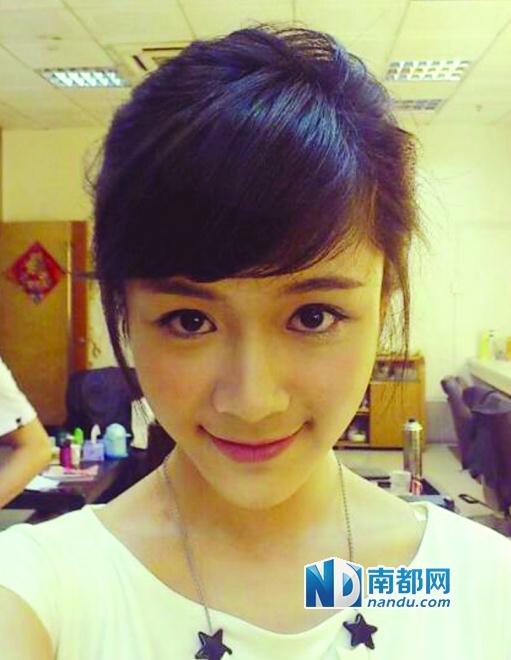 走紅網(wǎng)絡(luò)后私房照流出。