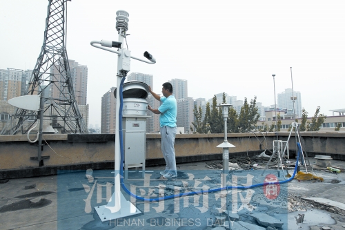 鄭州灰霾監(jiān)測站正在調(diào)試，預(yù)計9月將正式投入使用 記者 鄧萬里/攝