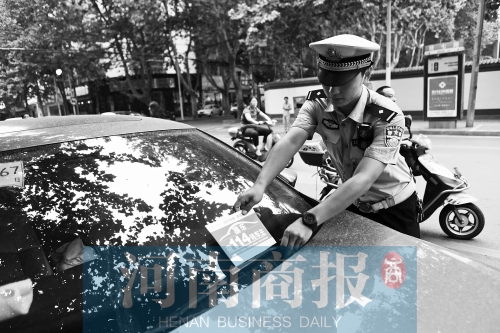 有了這張挪車卡，不會(huì)泄露隱私，別人又能方便地聯(lián)系上自己記者 邱曉峰/攝