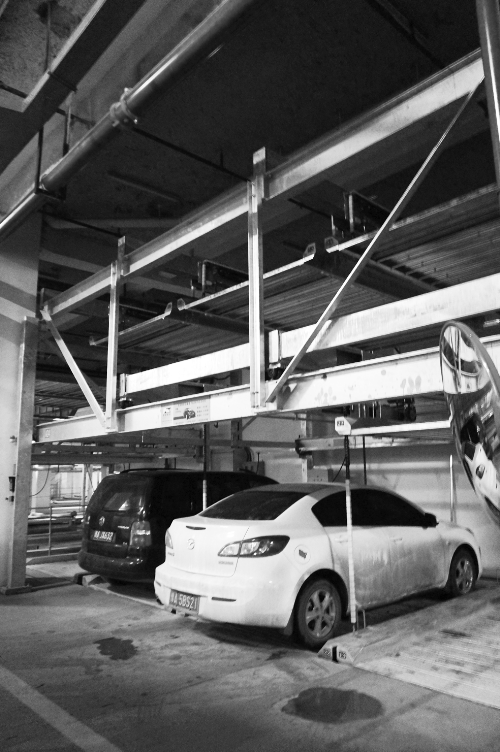 蘇荷立體式公共停車場(chǎng)去年12月開始使用，有384個(gè)車位。