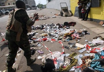 　當(dāng)?shù)貢r(shí)間2013年1月1日，科特迪瓦阿比讓市舉行慶祝新年的煙火表演時(shí)發(fā)生了嚴(yán)重的踩踏事故，造成至少