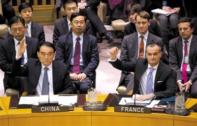 1月22日，紐約，中國常駐聯(lián)合國代表李保東舉手贊成通過對朝鮮制裁決議。