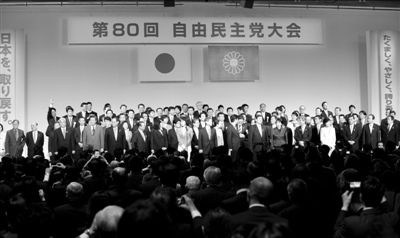 3月17日，日本自民黨黨員在東京出席自民黨年度大會。新華社發(fā)