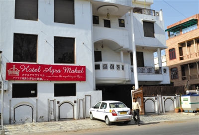 3月19日，印度北部阿格拉，一名英國(guó)女游客在旅館住店，有兩人企圖闖入她的房間，因害怕遭到強(qiáng)奸，她從旅