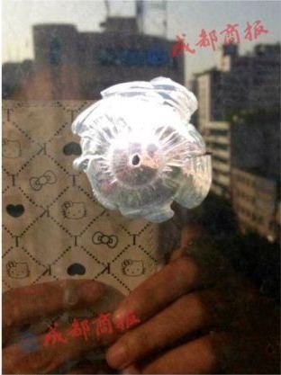 四川宜賓日報(bào)社疑遭槍擊 四間辦公室中7個彈孔