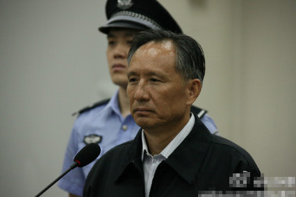 庭審現(xiàn)場的張曙光。