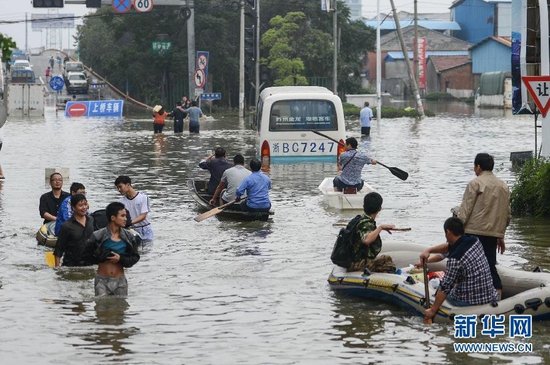 臺(tái)風(fēng)“菲特”造成浙江余姚市城區(qū)大面積被淹，城市交通基本癱瘓，部分區(qū)域停電停水。