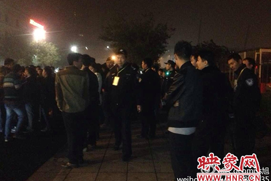 11月1日深夜，鄭州鄭東新區(qū)夜總會“皇家一號”被查處。網(wǎng)友供圖