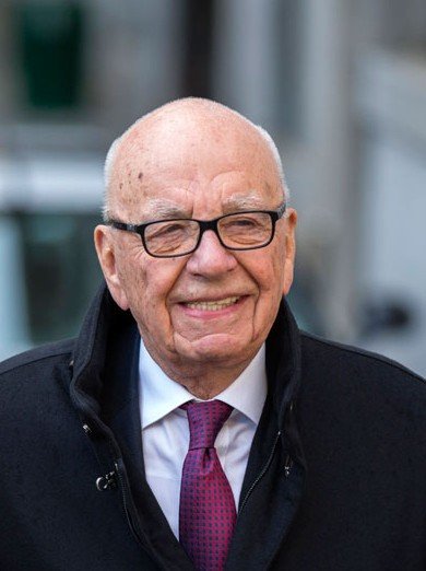 20日，從最高法院出來(lái)，默多克一臉輕松。路透社