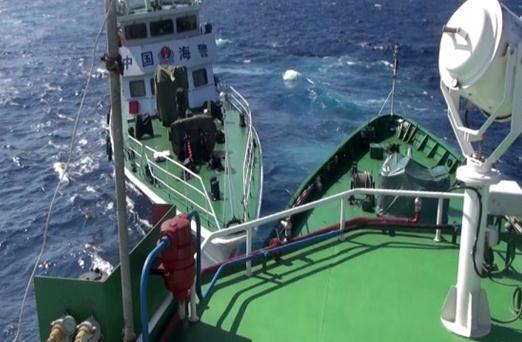 越南拍攝的中國海空力量護(hù)衛(wèi)981鉆井平臺。