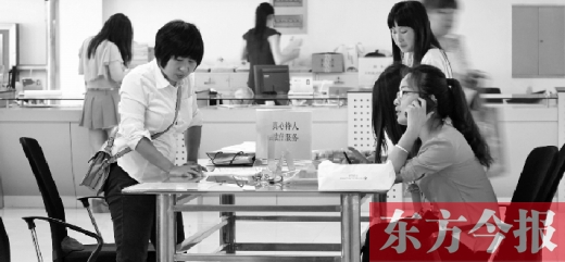 　　行政審批“瘦身”，不僅提高了行政效率，節(jié)約了行政資源，而且最大限度地方便了群眾