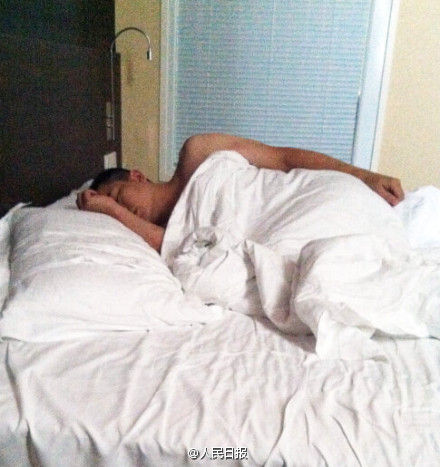 網(wǎng)傳吳春明的床照。