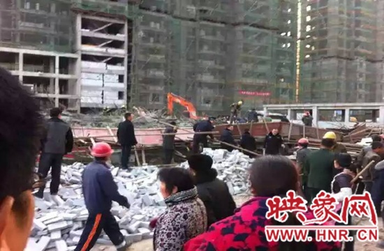 圖為事故現(xiàn)場(chǎng)情況，當(dāng)?shù)厝罕姽﹫D。