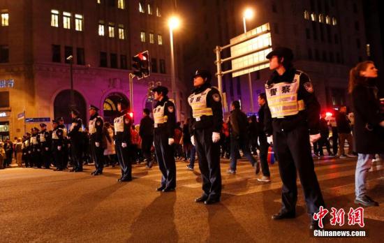 上海外灘踩踏事件36死47傷 警方調(diào)查稱(chēng)與代金券無(wú)關(guān)