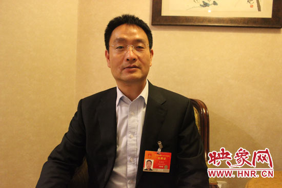 全國人大代表、輝縣市張村鄉(xiāng)裴寨社區(qū)黨總支書記裴春亮