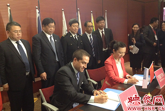 4月21日，河南省跨境電商全球戰(zhàn)略合作“我們就是世界”主題新聞發(fā)布會暨全球供應(yīng)商簽約儀式順利召開。