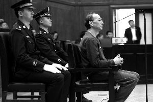 昨天，北京市二中院公開審理了劉軍誼受賄案，現(xiàn)場有上百人參加旁聽。首席攝影記者 吳寧/攝