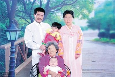 徐純合與家人合影。徐純合微博截圖